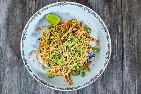 Nudelsalat med Goma-sesam dressing og edamamebønner