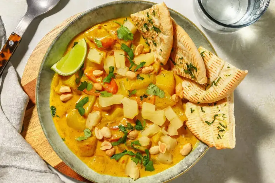 Thailandsk ananas- og grøntsagskarry — HelloFreshs eget foto