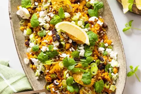Marokkansk bulgur med kylling, fetaost og mynte