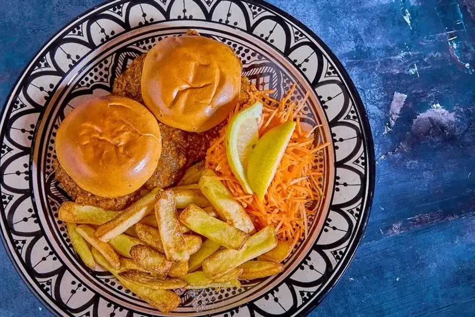 Heat: Sloppy Joes i brioche med gulerodssalat og sprøde fritter — Skagenfoods eget foto