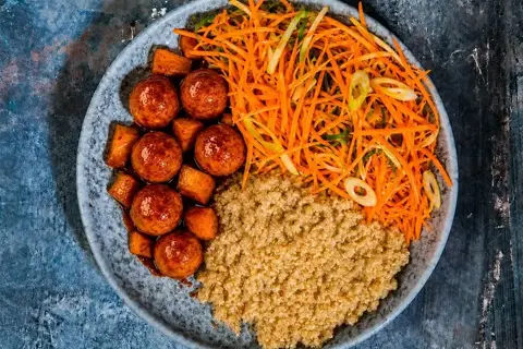 Hawaiianske BBQ kødboller med ananas og quinoa