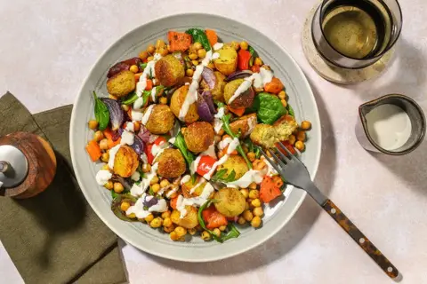 Mellemøstlige ovnbagte grøntsager og falafel