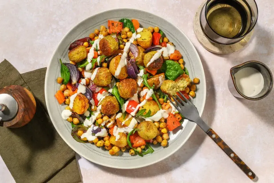 Mellemøstlige ovnbagte grøntsager og falafel — HelloFreshs eget foto