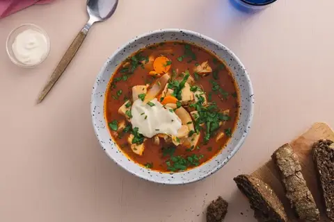 Hurtig fiskesuppe med aioli og surdejsbrød