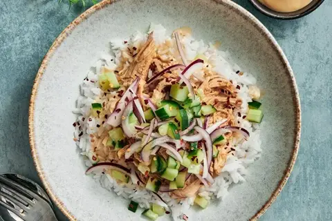 Bang Bang ponzukylling med sesam-marineret agurk og sojamayonnaise