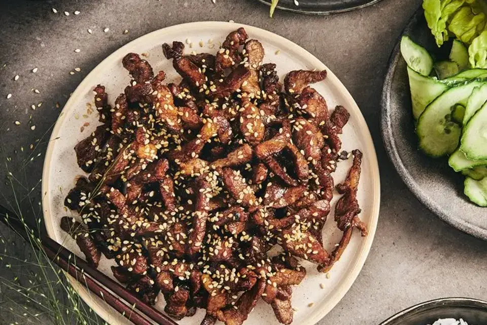 Bulgogi - Marineret svinekam med pære, pak choy og sesam-mayonaise — RetNemts eget foto
