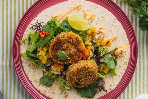 Tundeller i wrap med mangosalsa og chilimayonnaise
