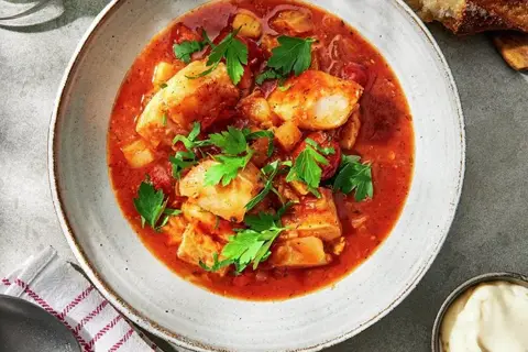 Fiskesuppe med appelsin, fennikel og brød