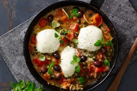 Kulmule alla pizzaiola med oliven, kapers & fregola