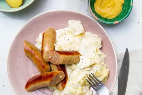 Medisterpølse med stuvet kål og kartofler