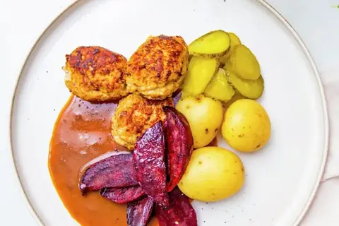 Klassiske frikadeller med bagte rødbeder