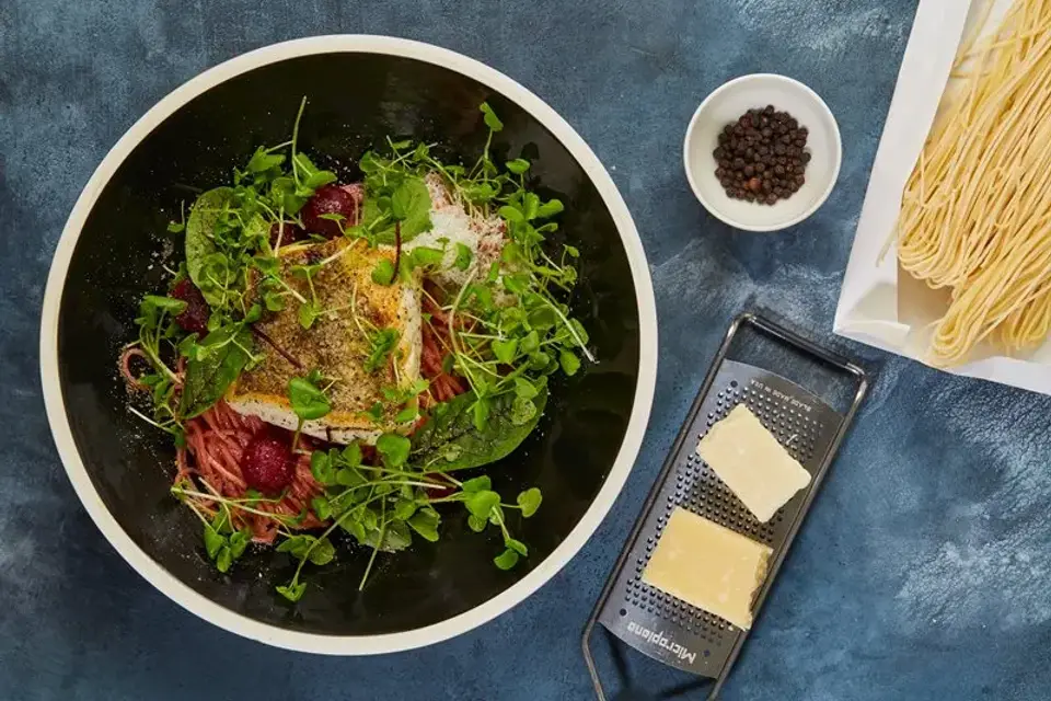 Pasta alla cacio e pepe og skindstegt kulmule — Skagenfoods eget foto