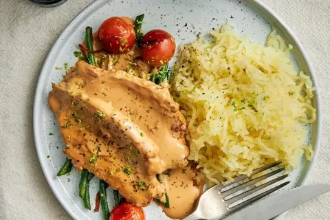 Kotelet med limesauce, stegte grønne bønner og presset kartoffel