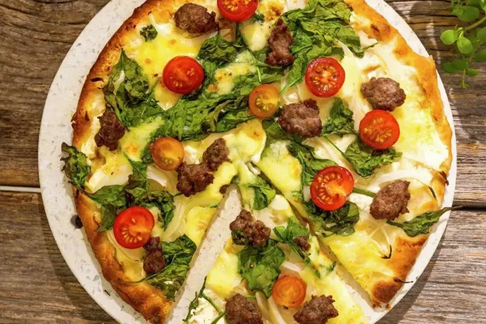 Pizza med linquica og spinat — RetNemts eget foto