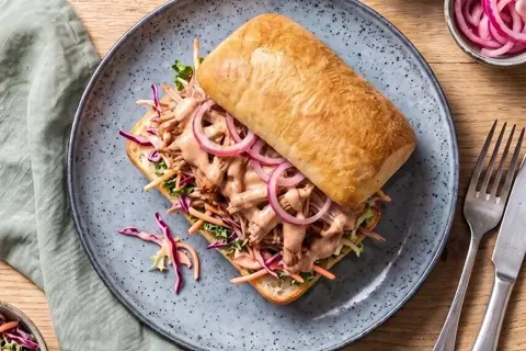 Sandwich med pulled pork og nordisk slaw