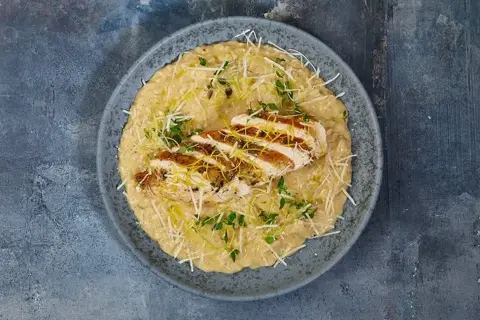 Stegt Hopballe kyllingebryst med ristet jordskokke-risotto