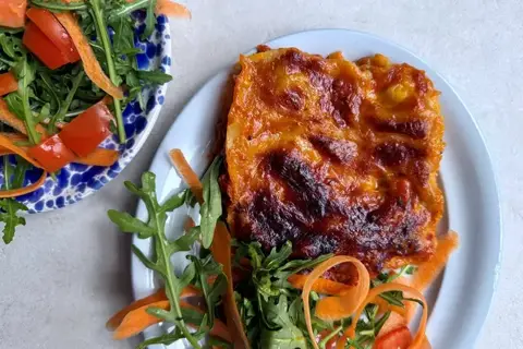 Heat: Lasagne med rucolasalat med tomat