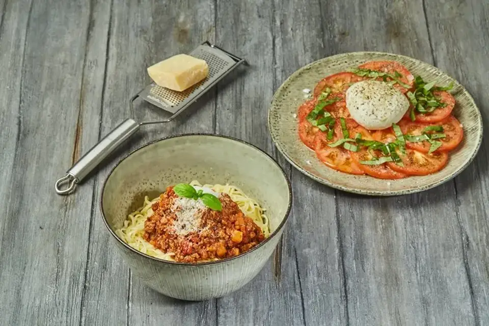 Heat: Ragù bolognese med spaghetti & mozzarella — Skagenfoods eget foto