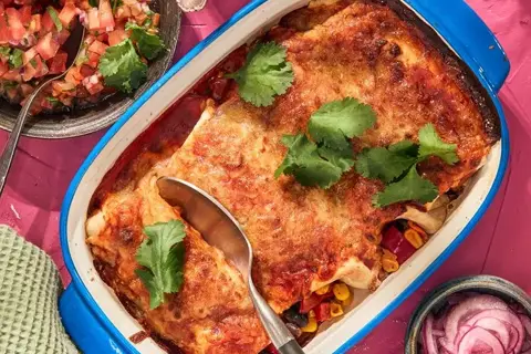 Kidney bean enchiladas med guacamole og picco de gallo