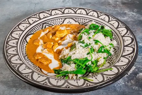 Heat: Kylling tikka masala med spinat-ris og yoghurt