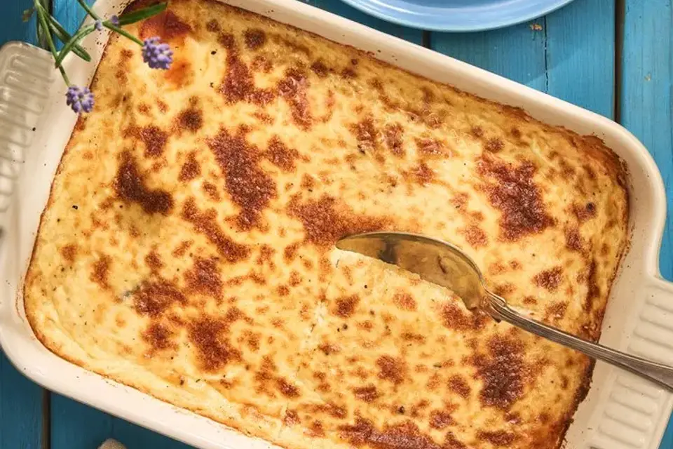 Græsk moussaka med røde linser og olivensalat — RetNemts eget foto