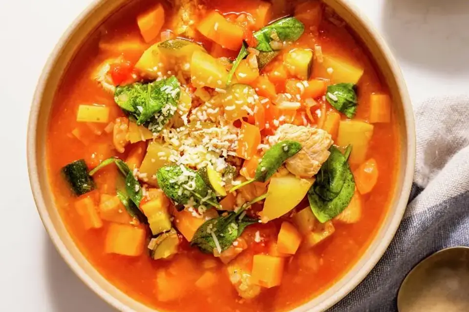 Fyldig minestrone med kylling — RetNemts eget foto