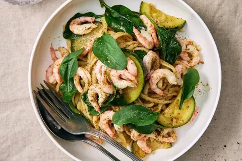 Pasta linguine med ingefær/hvidløgs rejer og squash