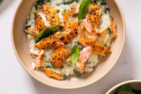Risotto verde med varmrøget laks