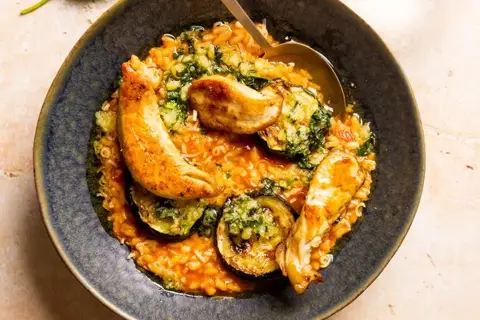 Tomatrisotto med basilikum og kylling