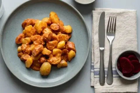 Svensk pølseret m. rødbeder