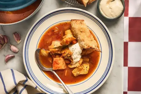 Bouillabaisse - Sydfransk fiskesuppe med fennikel, hvidvin og aioli