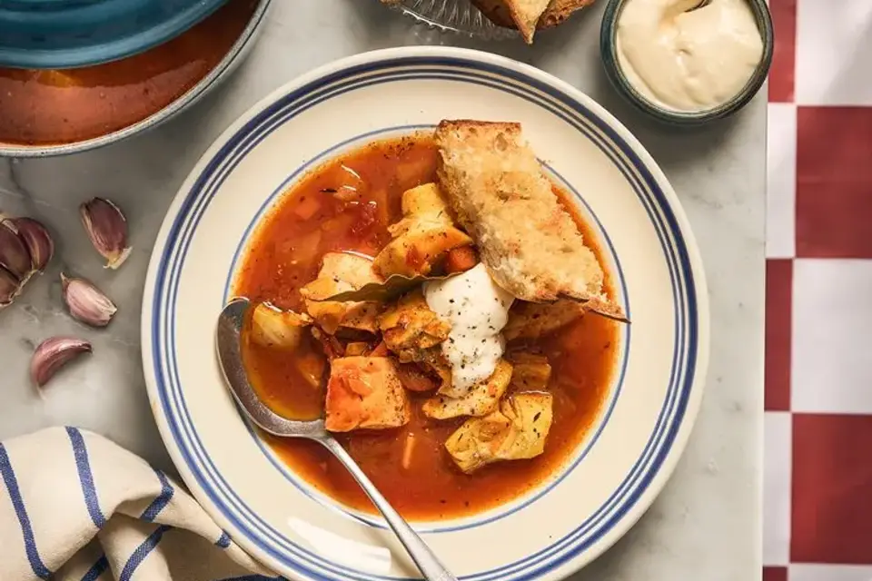 Bouillabaisse - Sydfransk fiskesuppe med fennikel, hvidvin og aioli — RetNemts eget foto