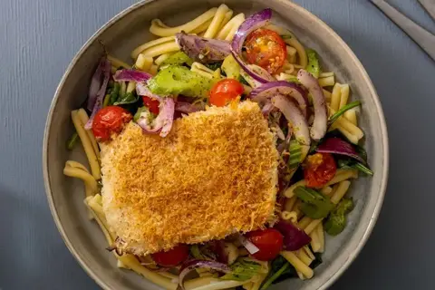 Casarecce med gratineret fisk, spinat og citron