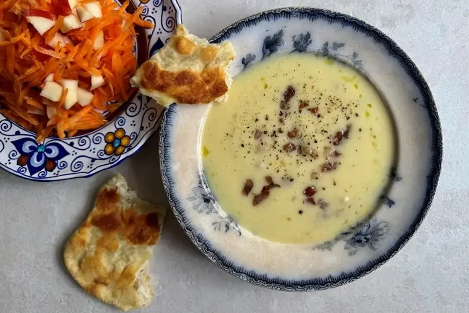 HEAT: Kartoffel-porresuppe med bacon, lune pandebrød og råkost — Skagenfoods eget foto