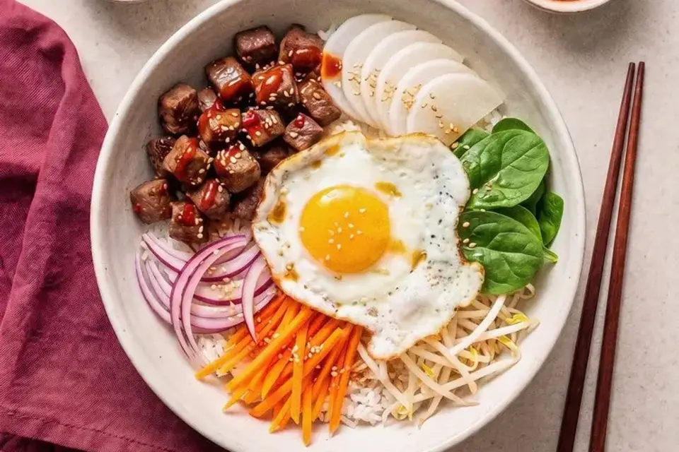 Bibimbap på vildtkød med danmuji og spejlæg — RetNemts eget foto