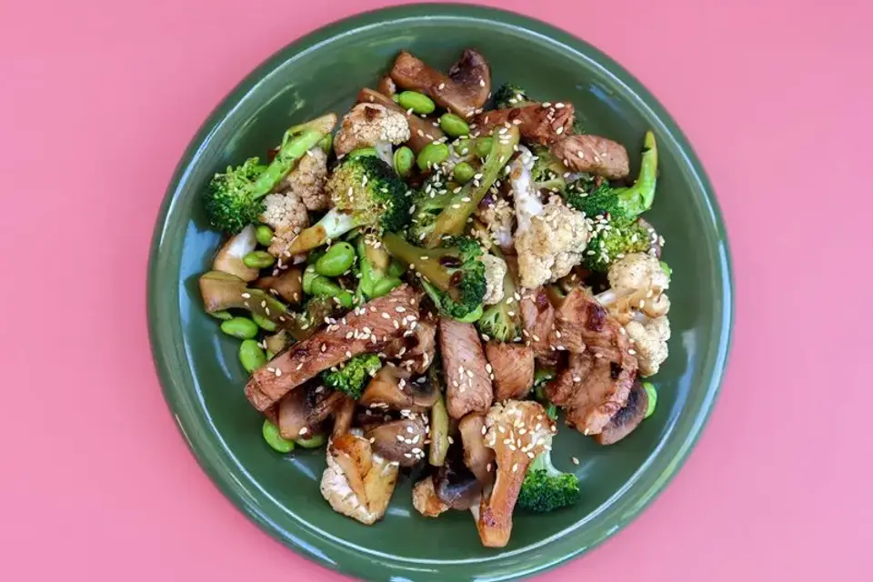 Asiatisk five-spice wok med gris — Skagenfoods eget foto