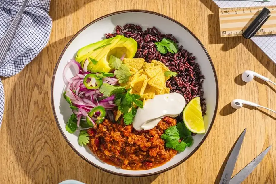 Quick black ricebowl med færdiglavet chili con carne — RetNemts eget foto