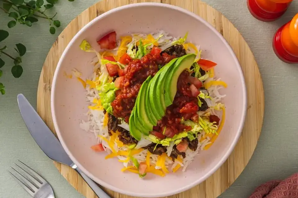 Okinawa taco rice med salsa — RetNemts eget foto