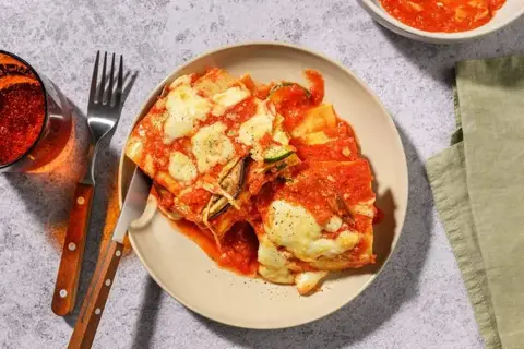 Cheesy grøntsagslasagne på aubergine og zucchini