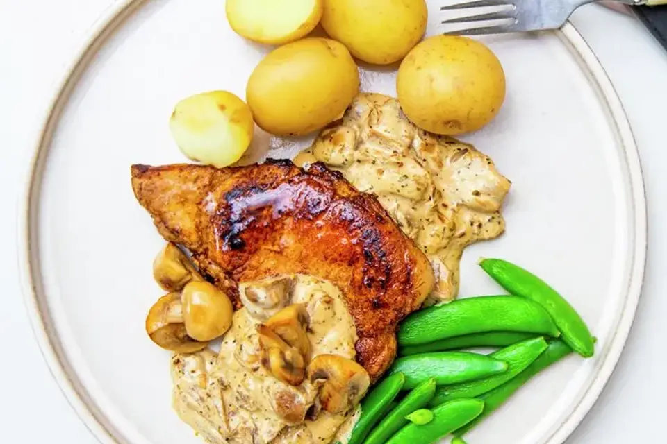 Svinekoteletter med svampesauce à là Provencale — RetNemts eget foto