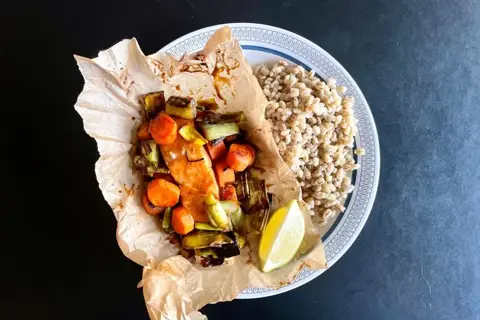 Laks i papillotte med hoisin, citron og hvidløg