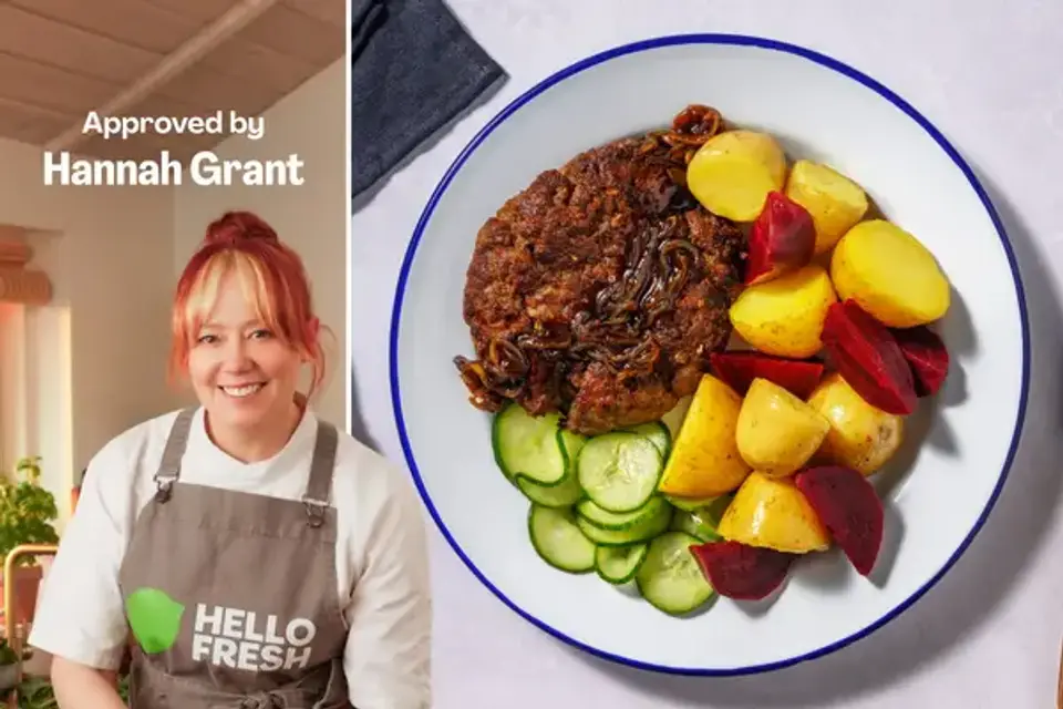 Hakkebøf med bløde løg — HelloFreshs eget foto