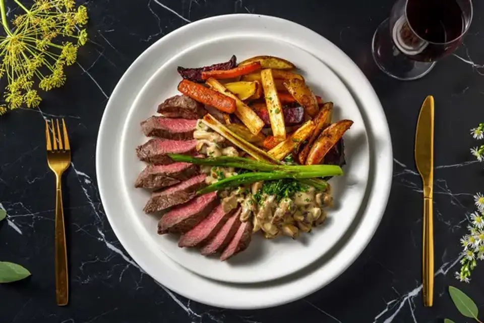 Stegt rumpsteak og cremet svampesauce — HelloFreshs eget foto