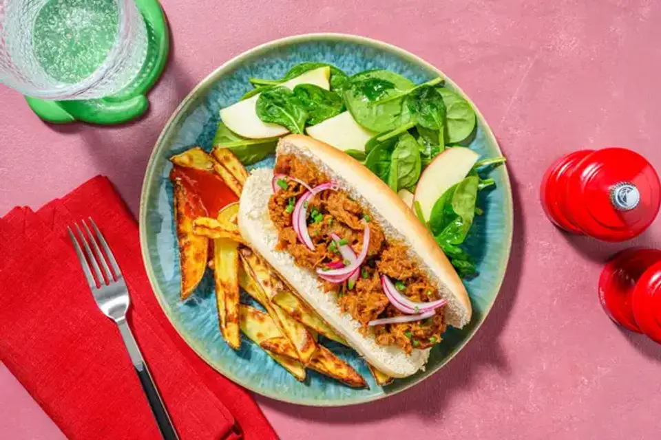 BBQ-glaseret pulled pork-hotdogs — HelloFreshs eget foto