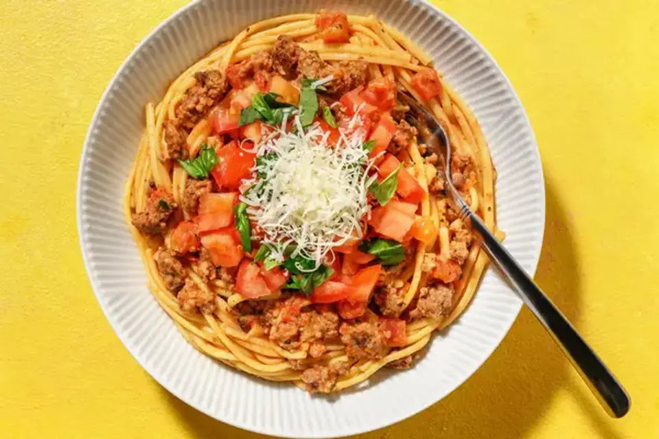 Hurtig linguine bolognese — HelloFreshs eget foto