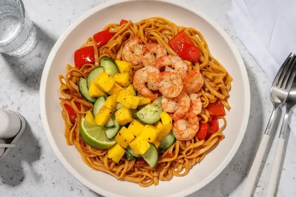 Varm reje- og udonnudelsalat — HelloFreshs eget foto