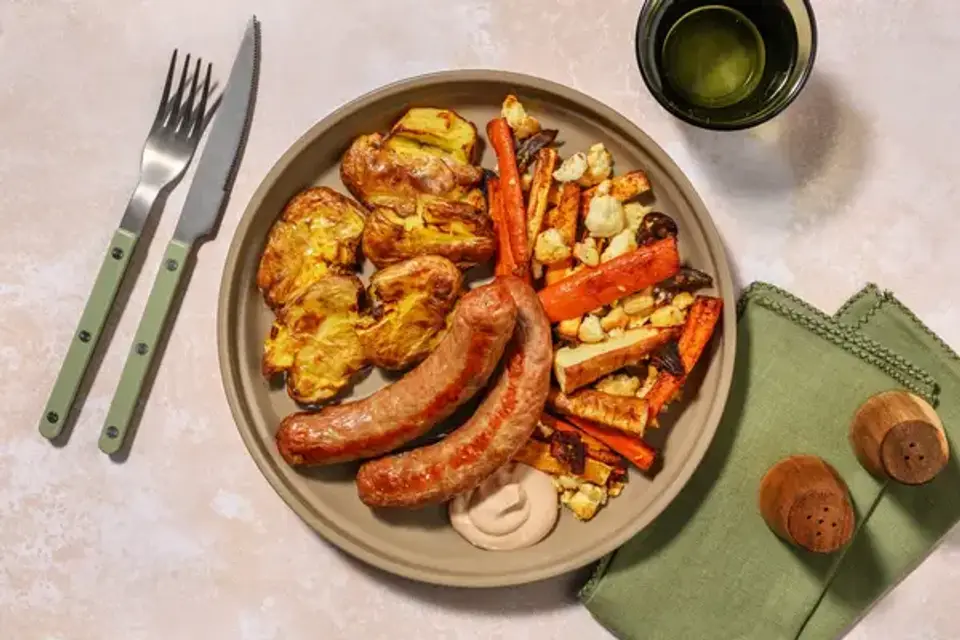 Honning-harissabagte rodfrugter og ostepølse — HelloFreshs eget foto