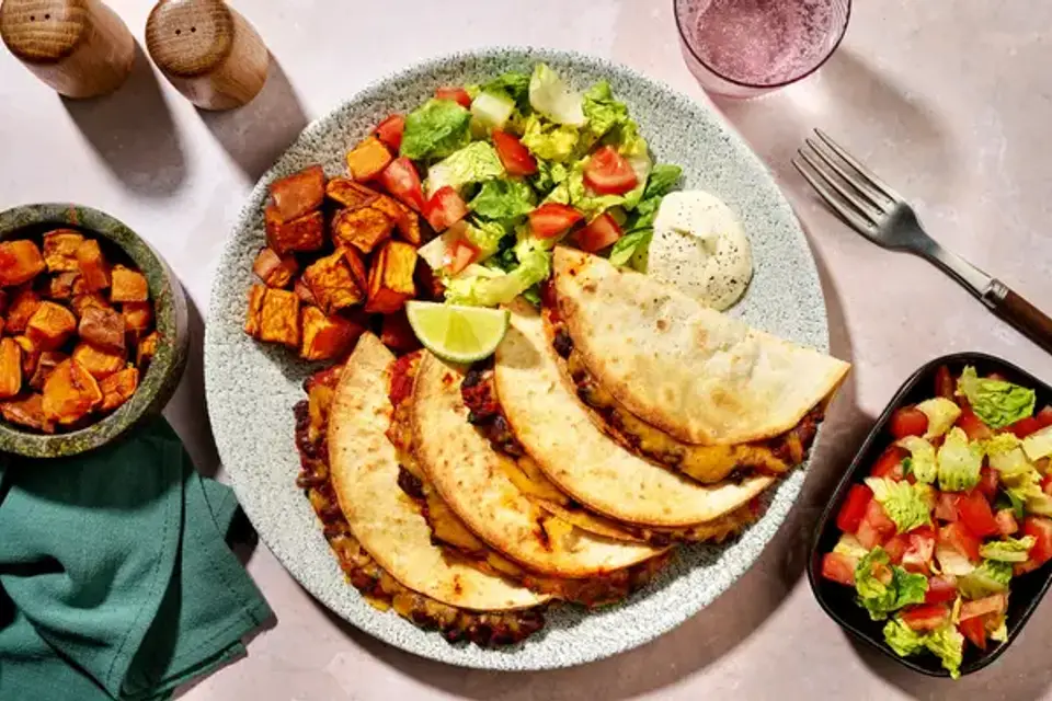 Brasilianske feijoada-lommer — HelloFreshs eget foto