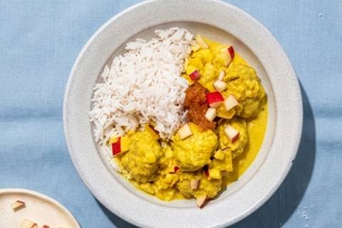 Klassiske boller i karry med æble hertil ris og mangochutney