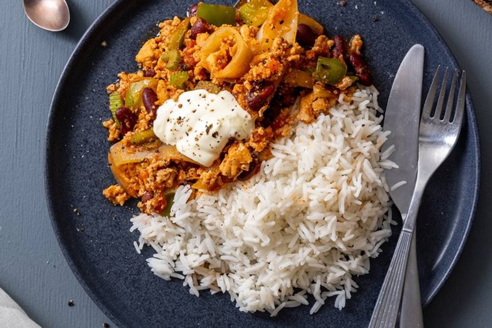 Bønnegryde med kyllingefars, ris og creme fraiche — RetNemts eget foto